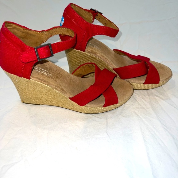 Toms Red Wedges - Picture 2 of 5
